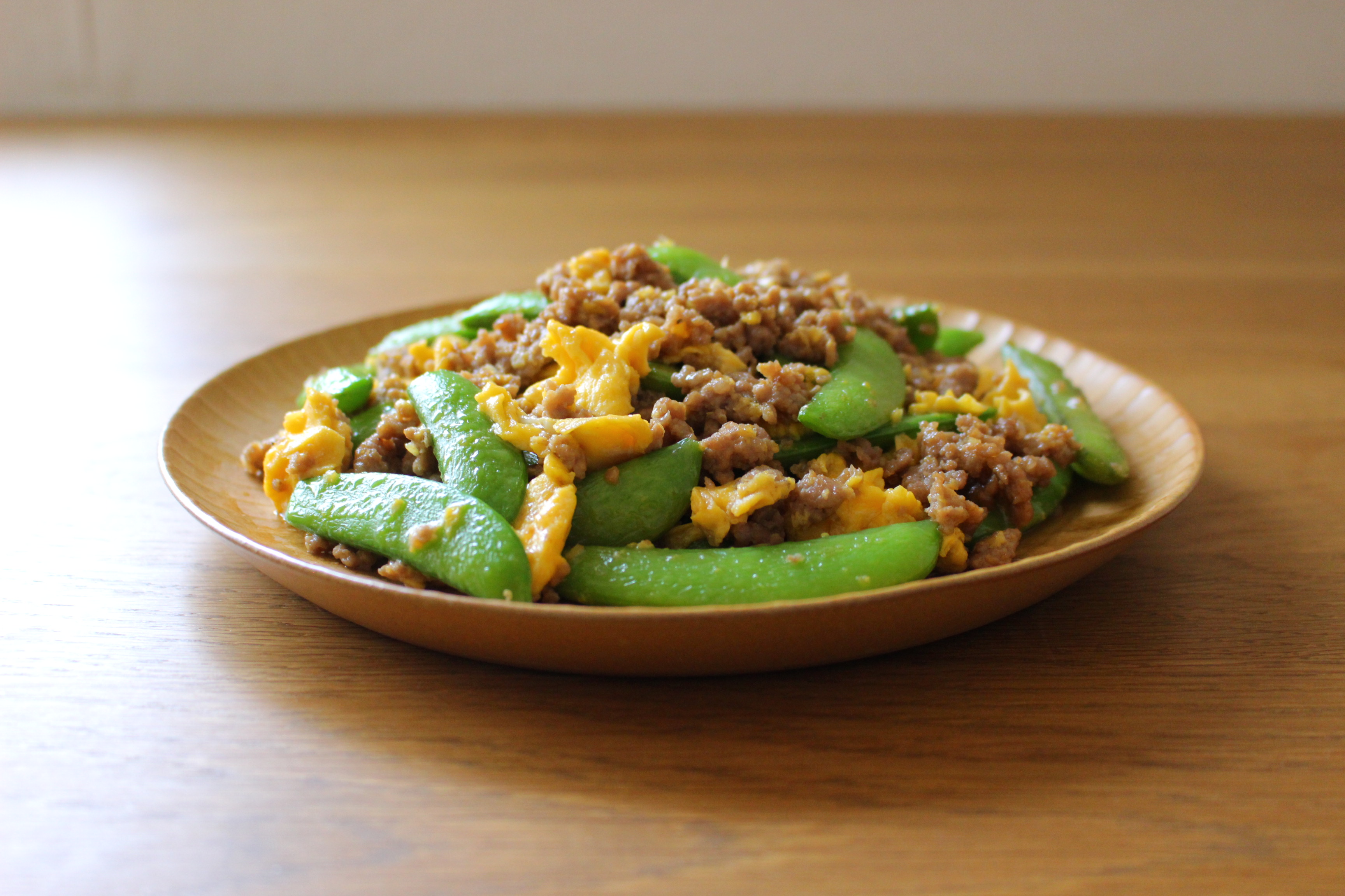 スナップエンドウと卵 ひき肉の炒め物 ひよこ食堂