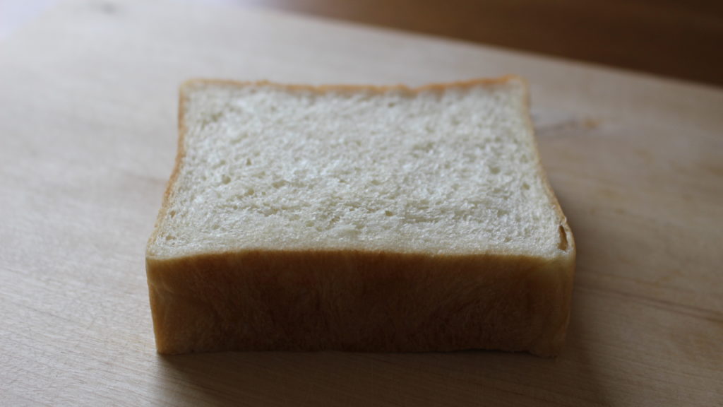 シンプルな食パン