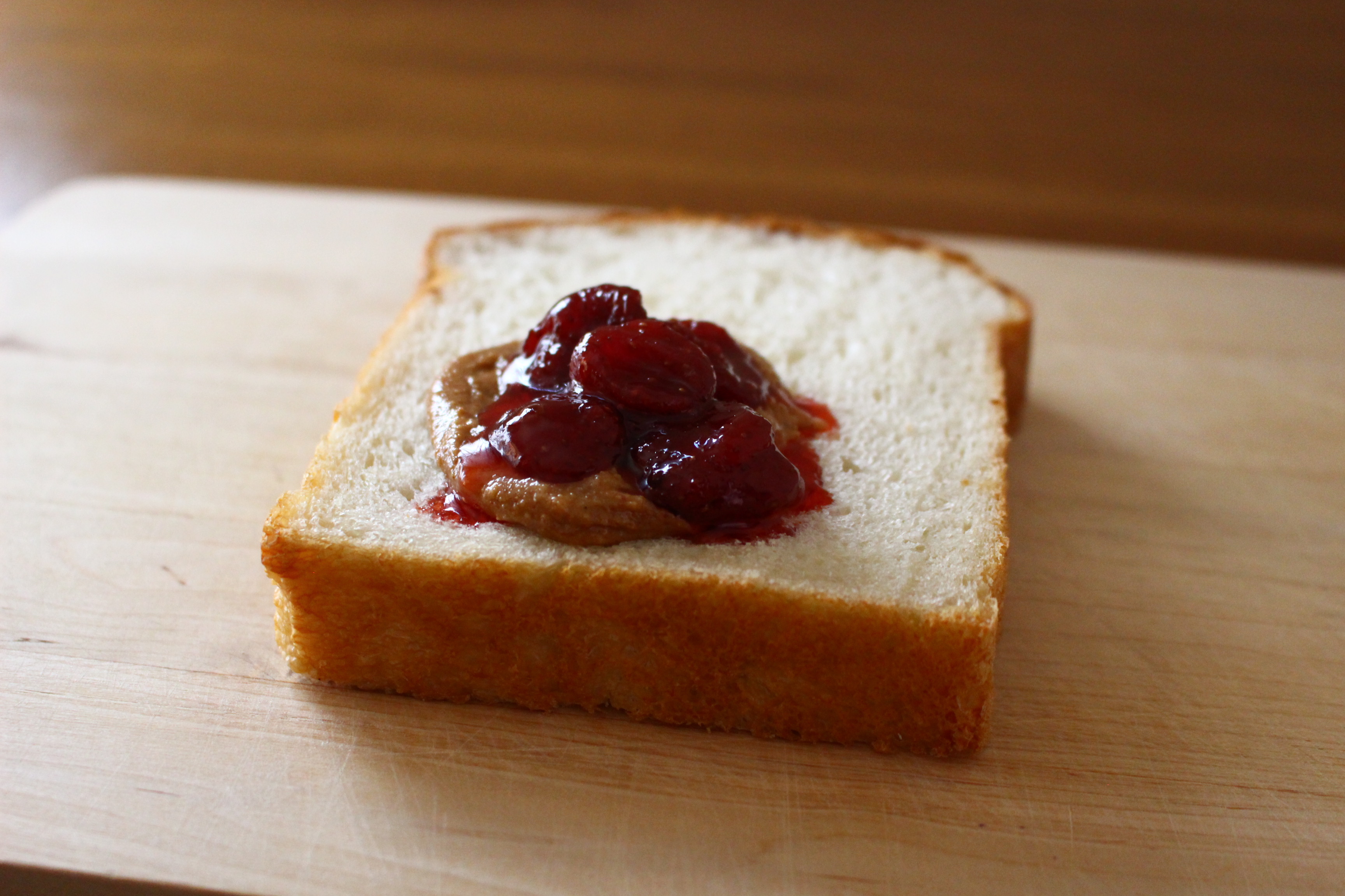 いちごジャムとピーナッツクリーム – ひよこ食堂