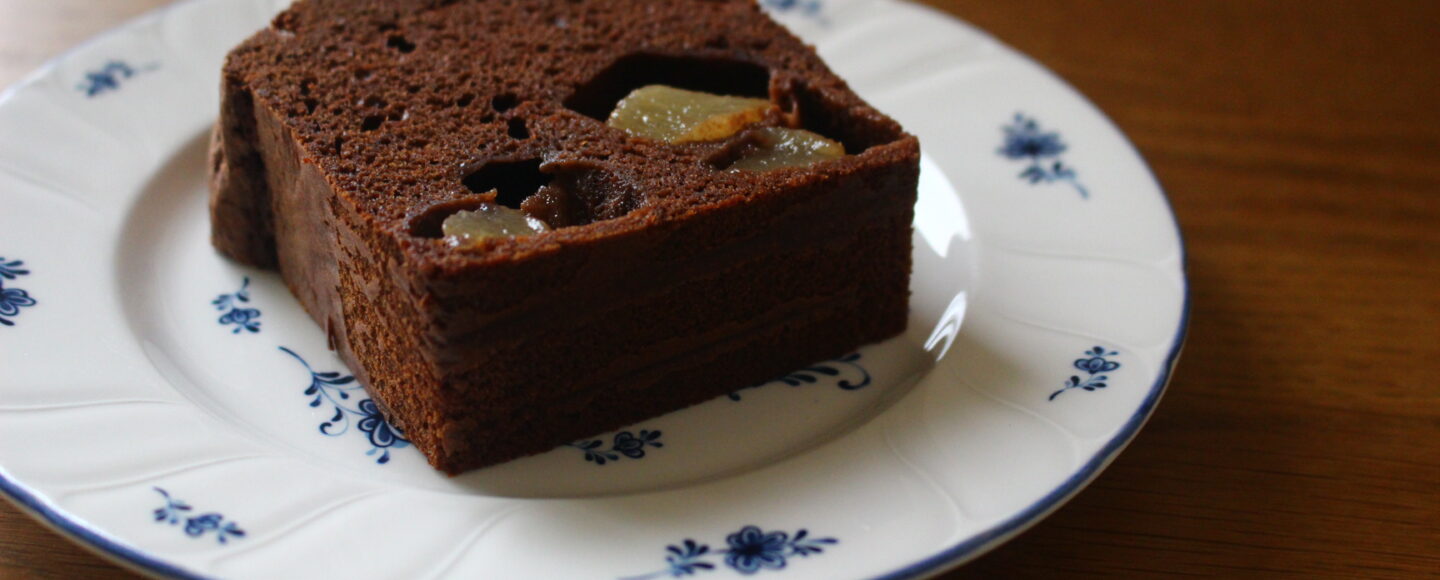 梨コンポートのチョコレートケーキ