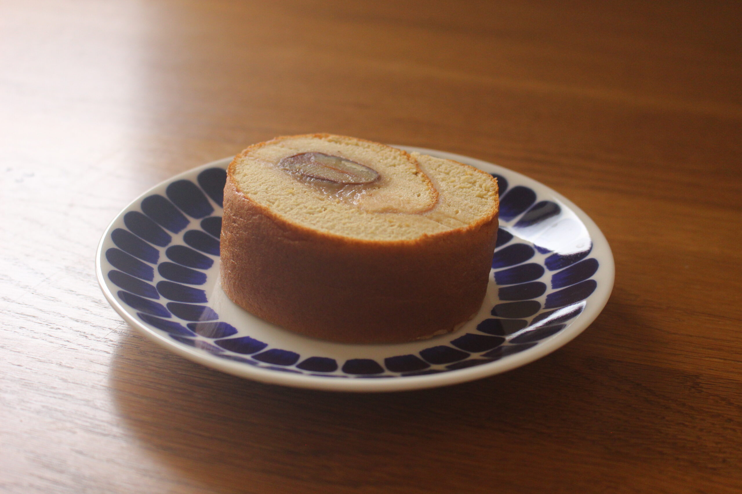 栗の渋皮煮ロールケーキ