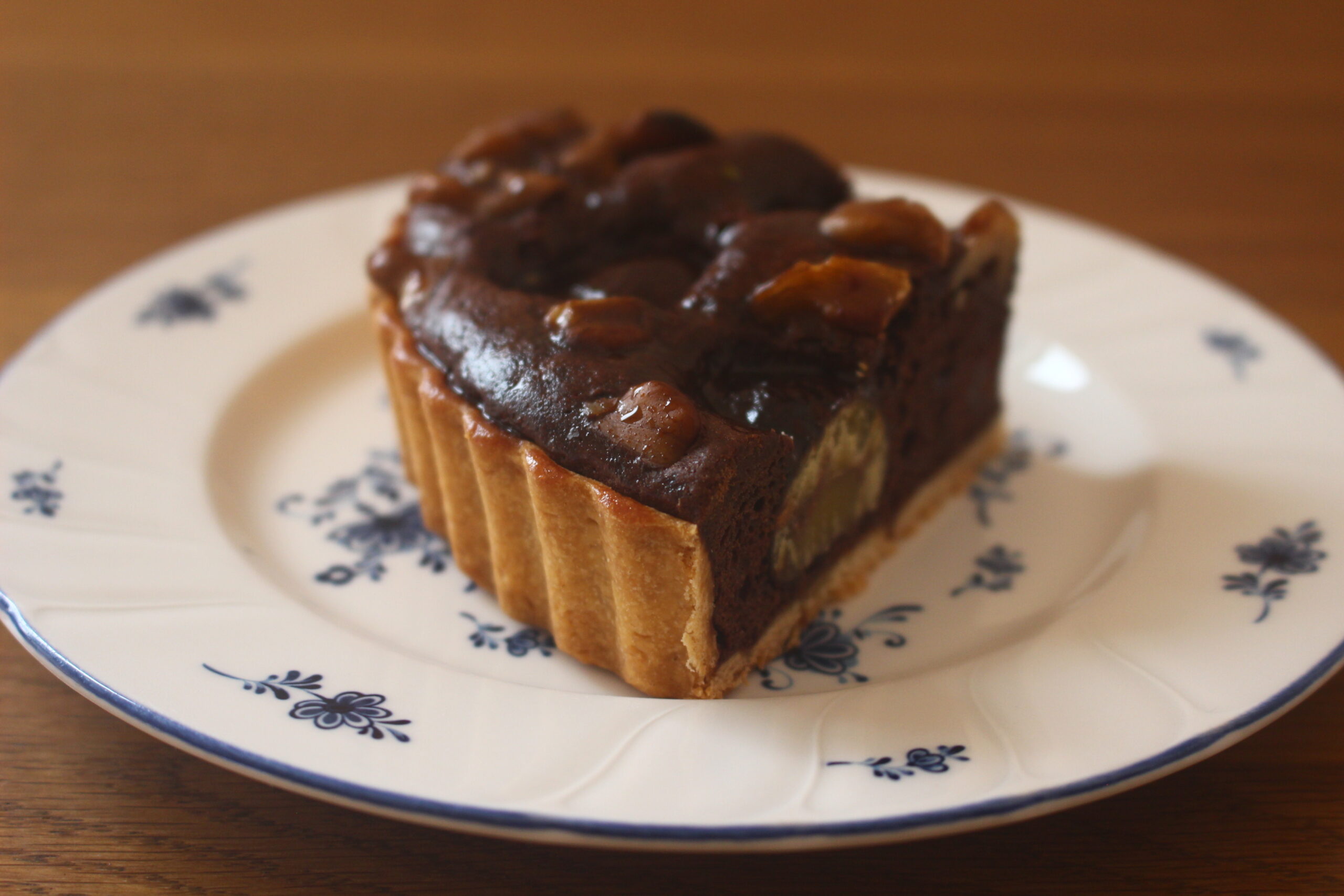 栗とクルミのチョコレートケーキタルト