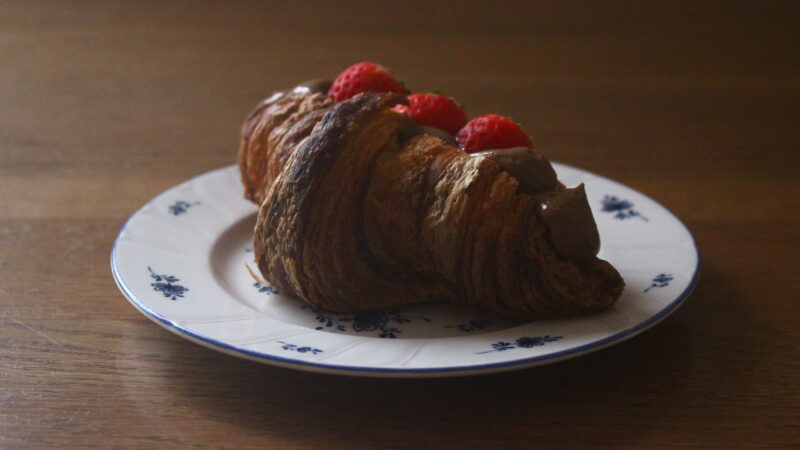 クロワッサンのチョコカスタードクリームサンド