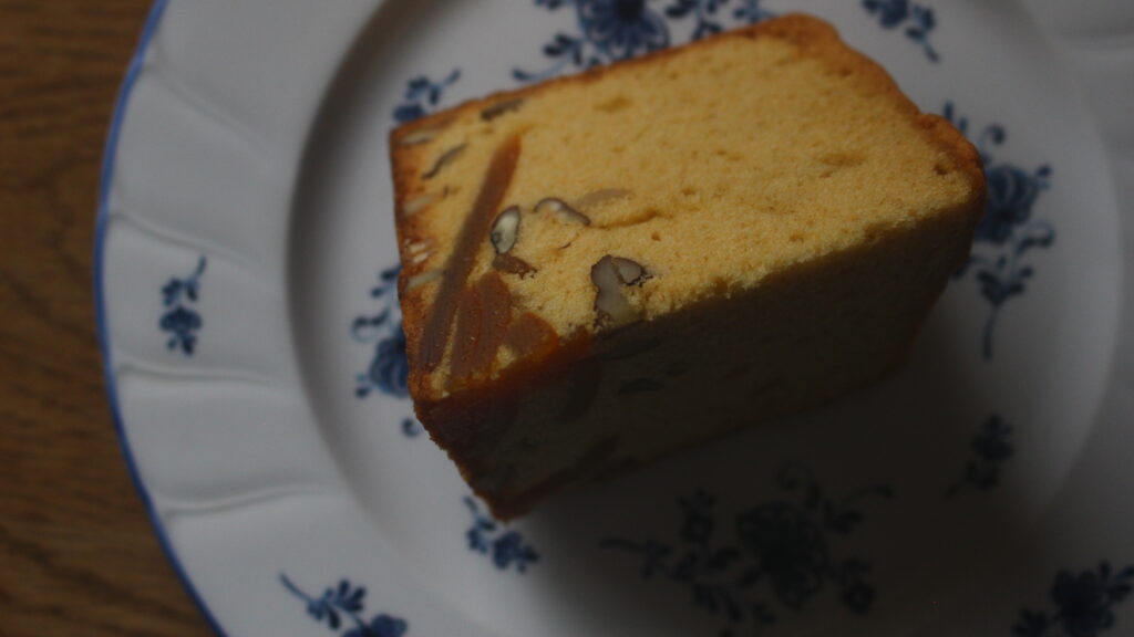 くるみとはっさくピールの片栗粉ケーキ