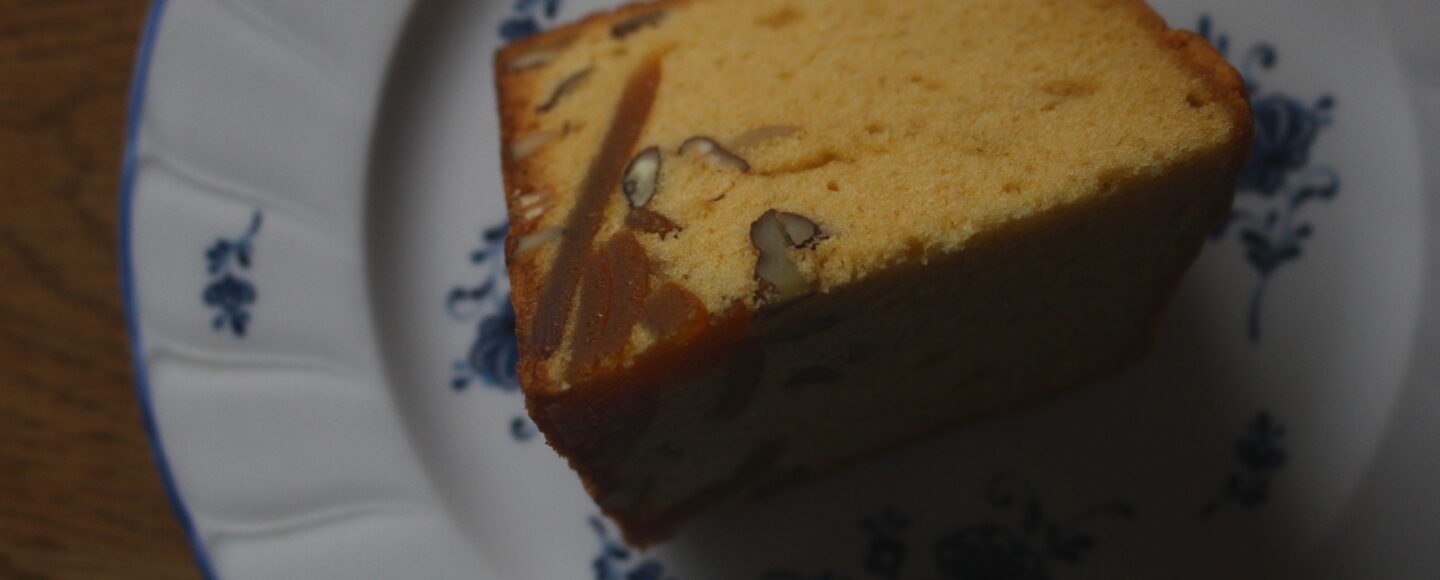 くるみとはっさくピールの片栗粉ケーキ