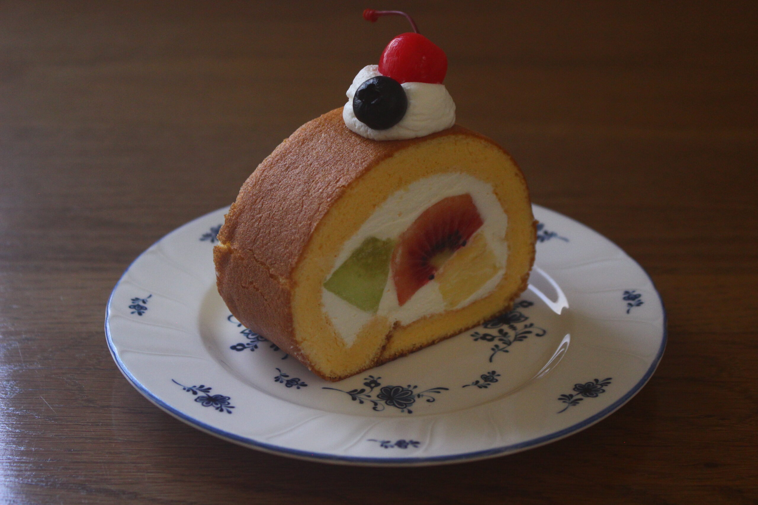 フルーツロールケーキ