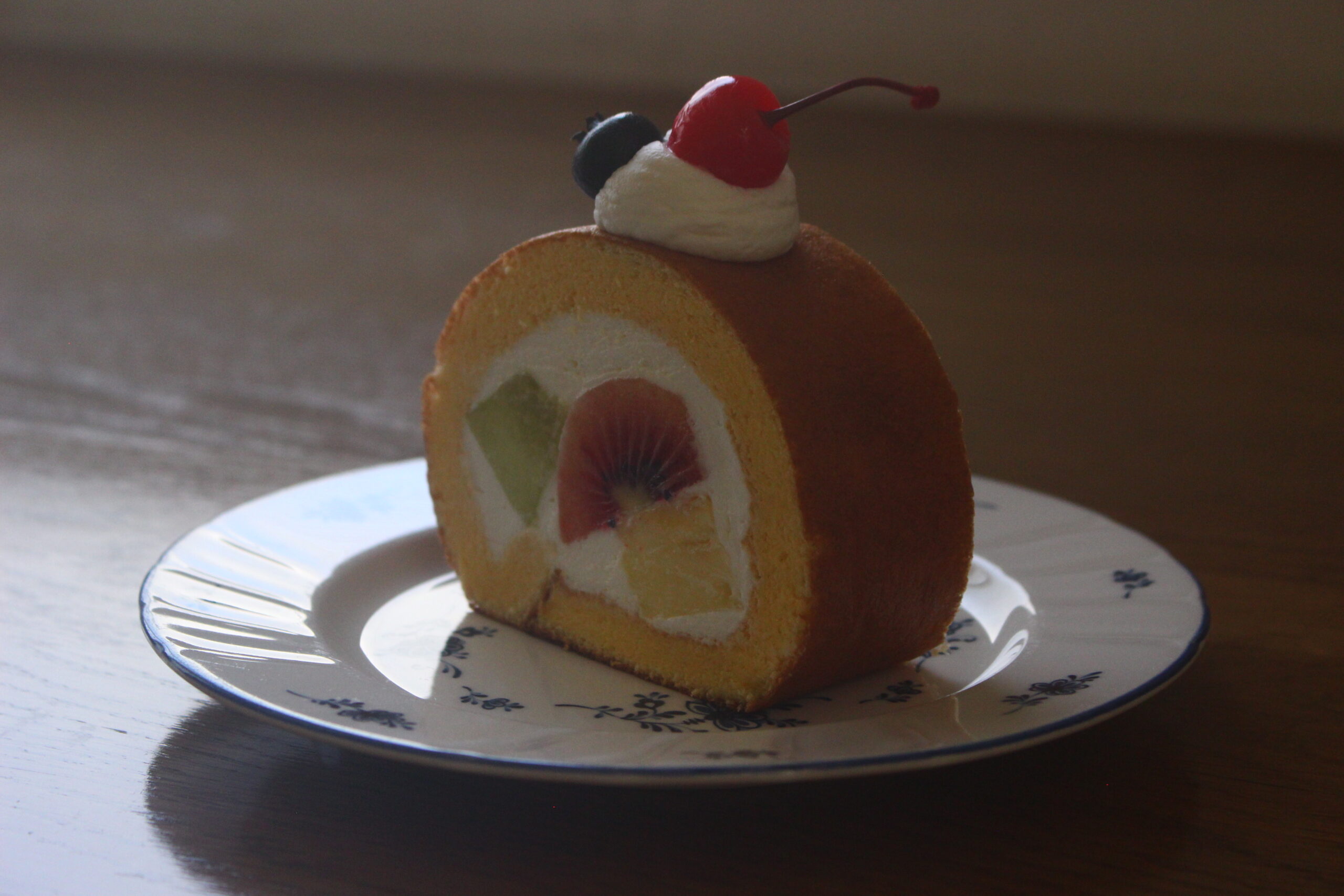 フルーツロールケーキ