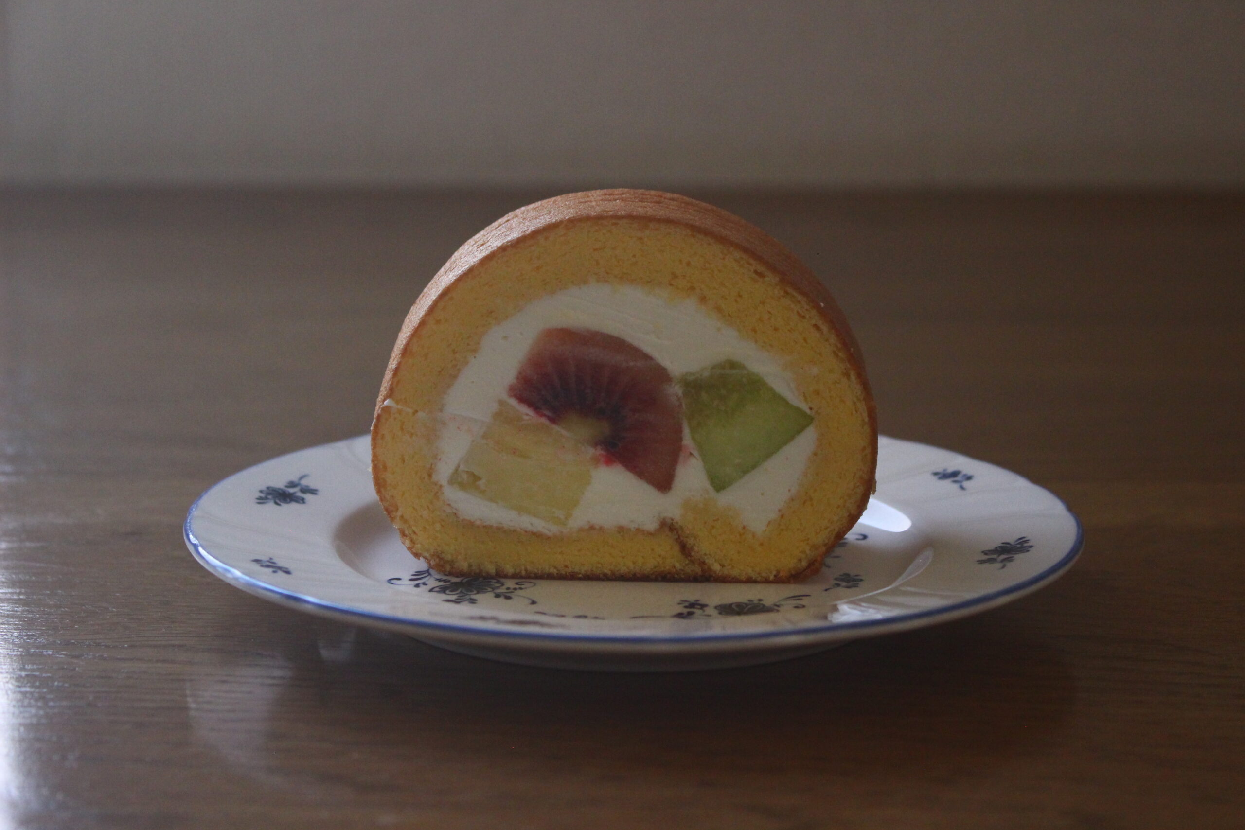 フルーツロールケーキ