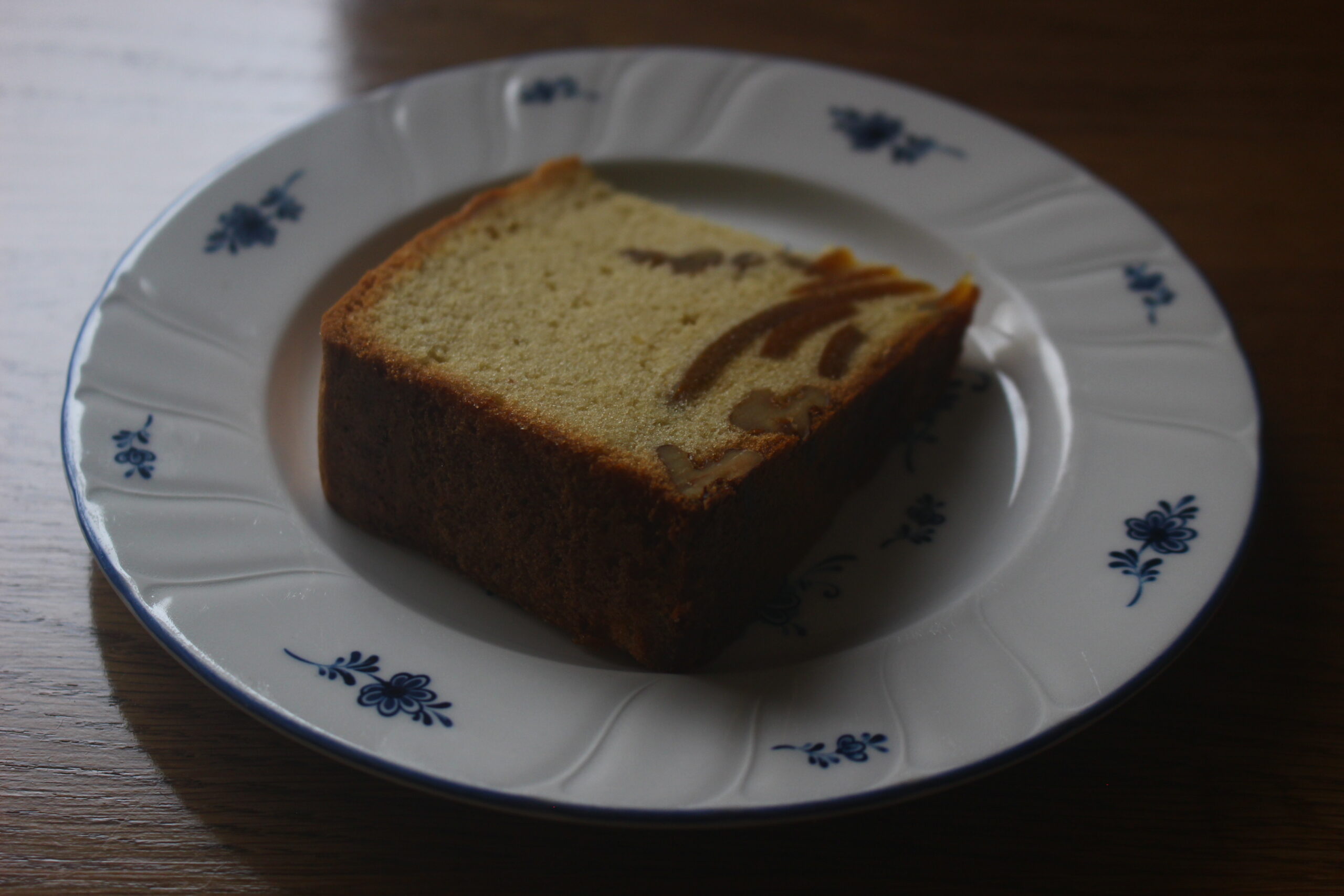 くるみとはっさくピールの片栗粉ケーキ