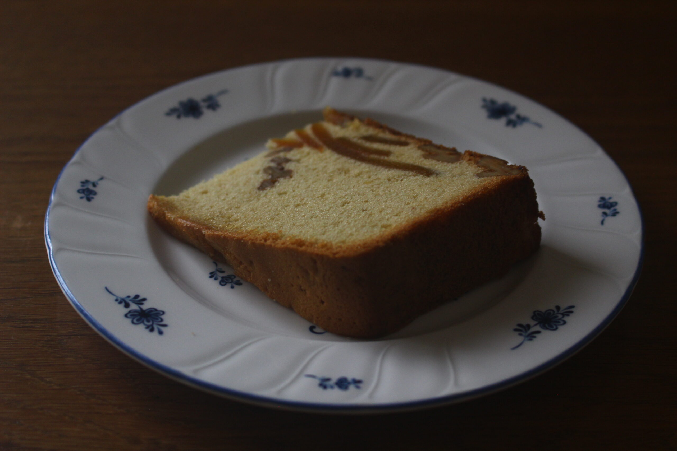 くるみとはっさくピールの片栗粉ケーキ