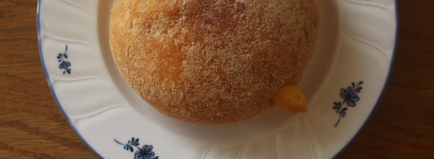 カスタードクリームドーナツ