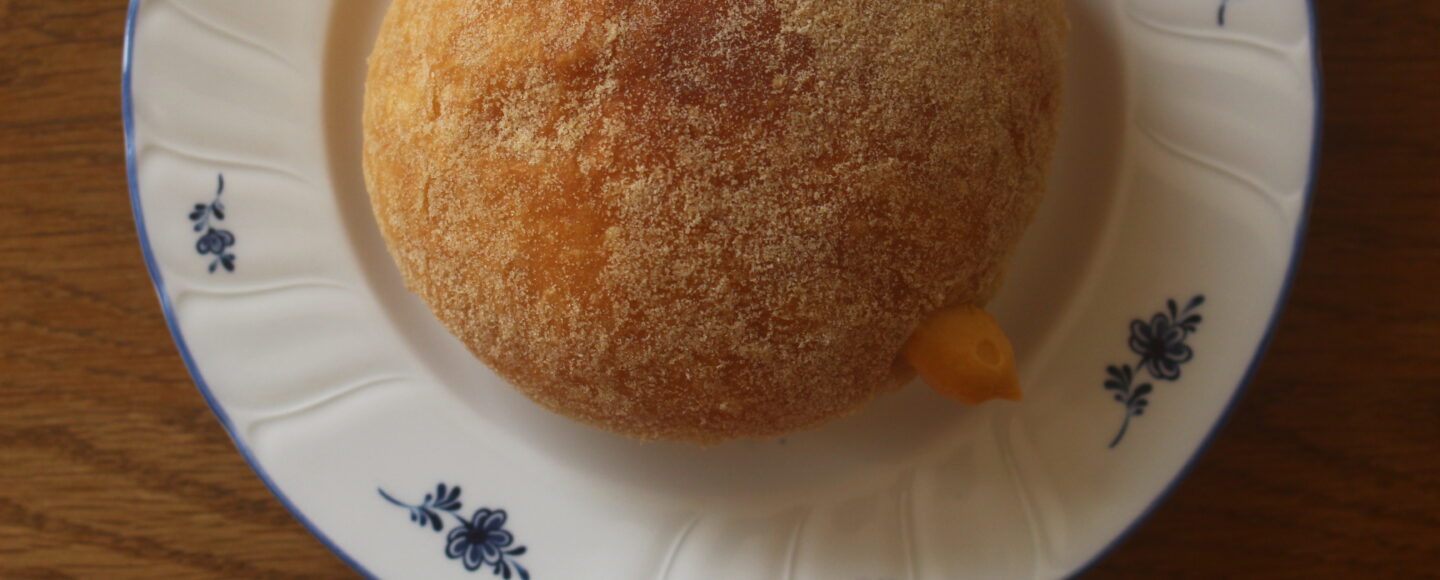 カスタードクリームドーナツ