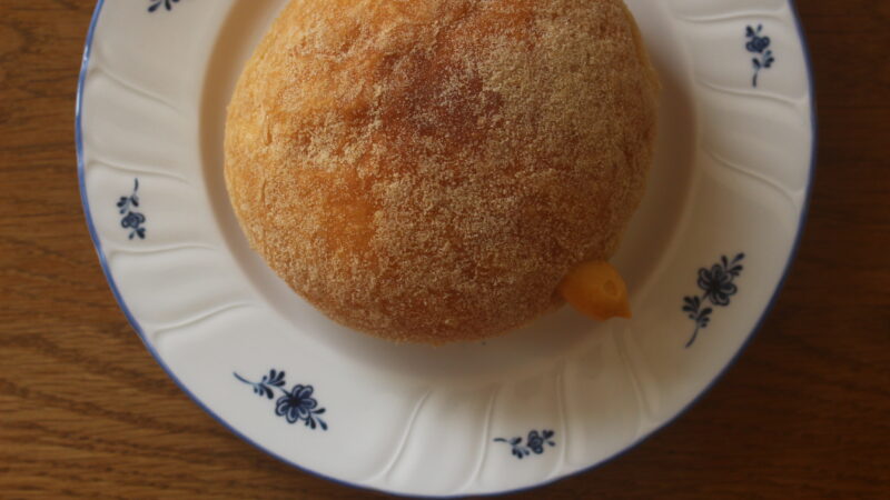 カスタードクリームドーナツ