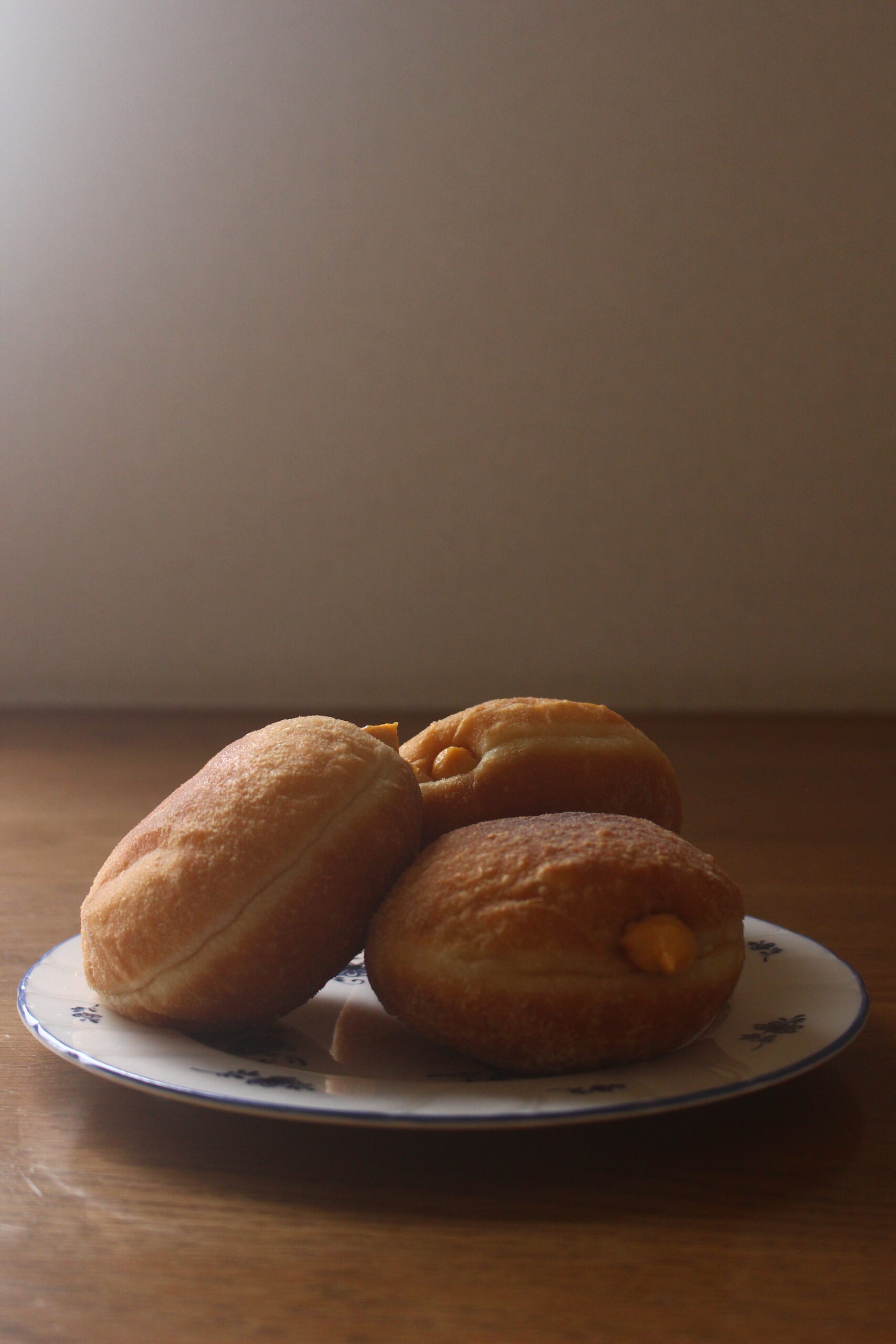 カスタードクリームドーナツ