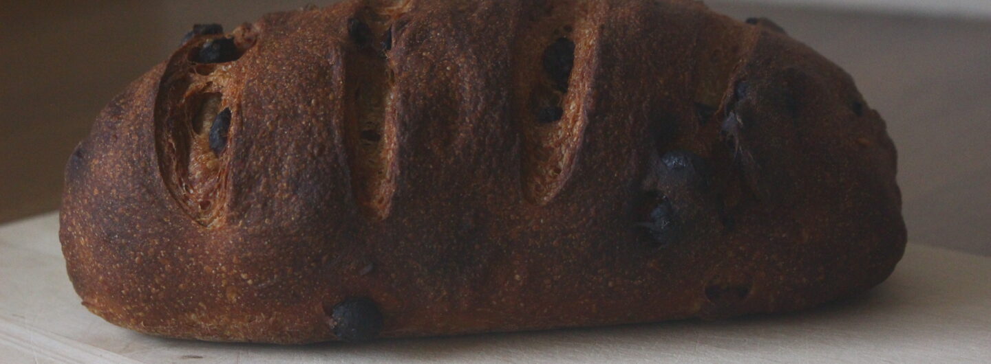 レーズンとくるみのパン