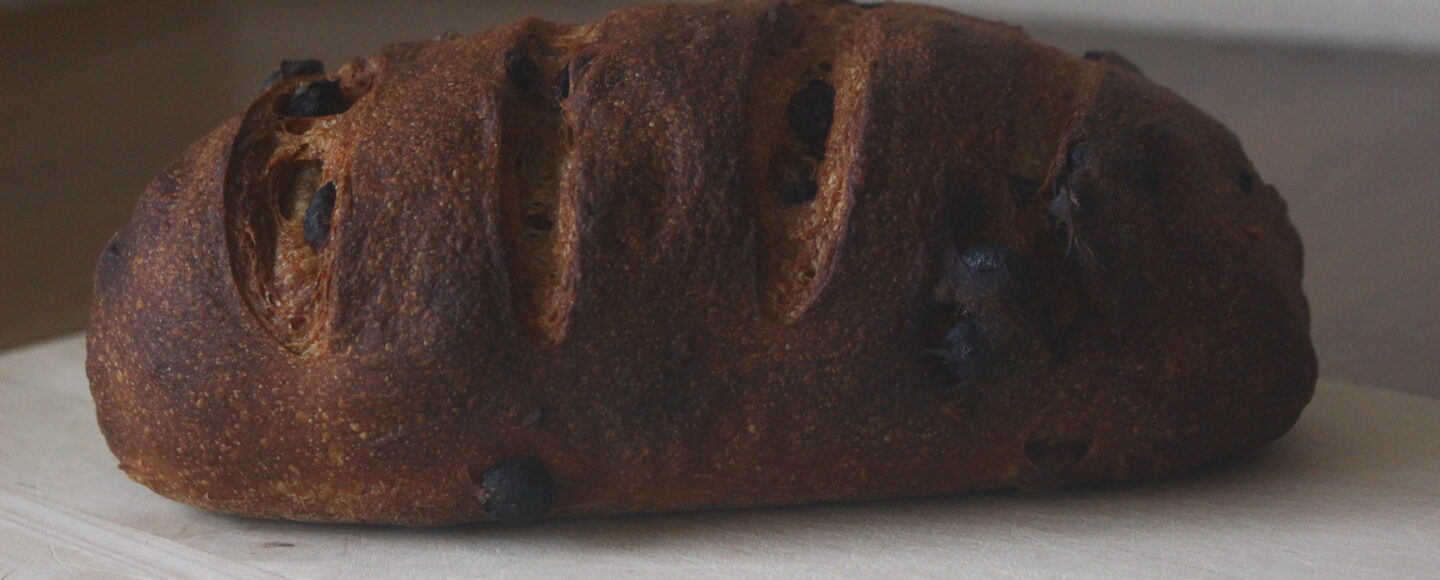 レーズンとくるみのパン