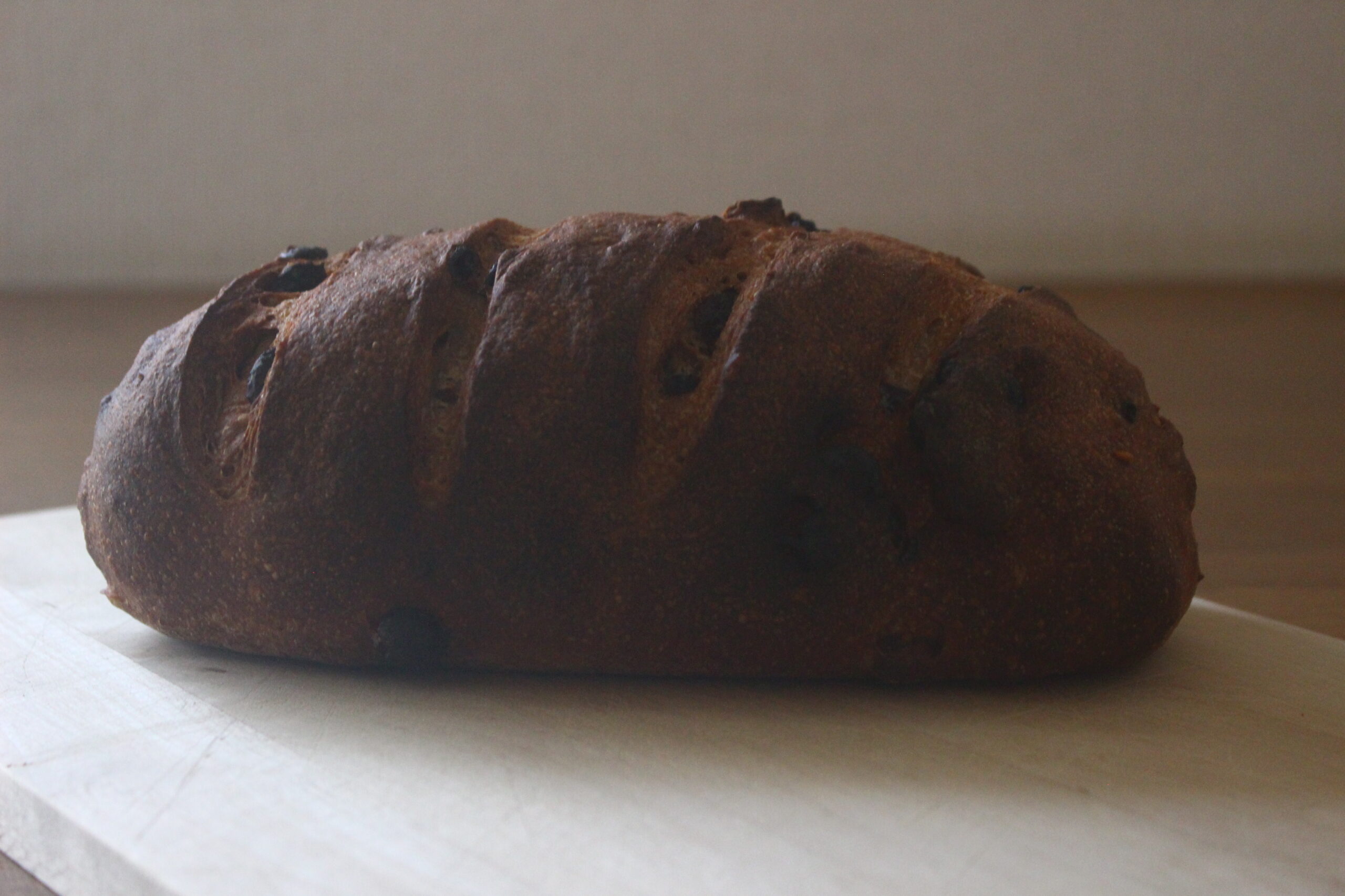 レーズンとくるみのパン