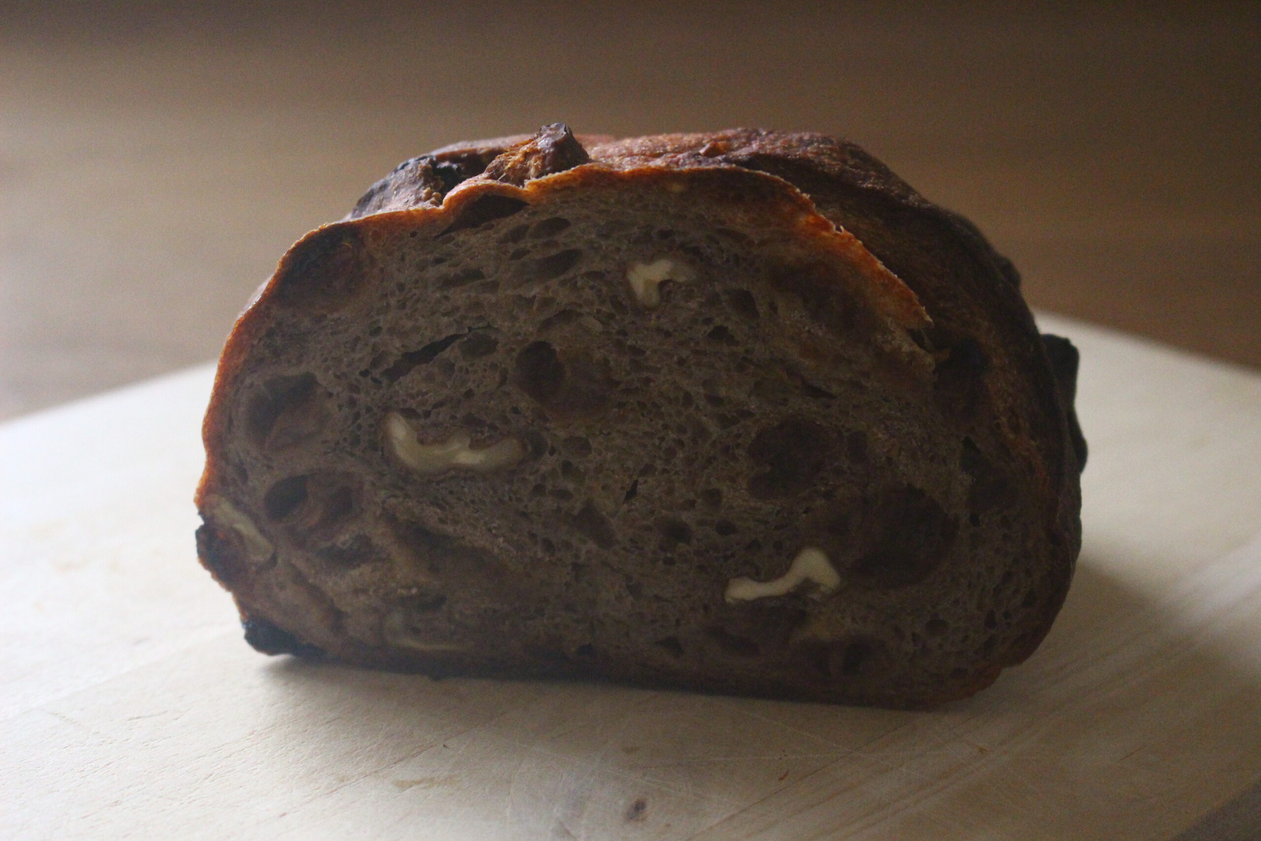 レーズンとクルミのパン